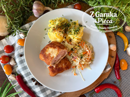 Cordon bleu z ziemniakami + surówka